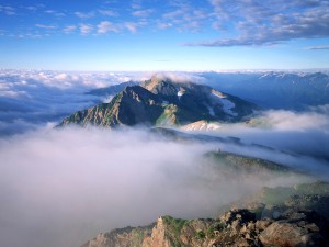 cloudy mountains